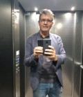 Rencontre Homme : Alex, 63 ans à France  